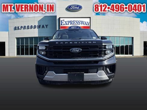 Used 2025 Ford Expedition Platinum w/ Driver's Package AWD/4WD image 2