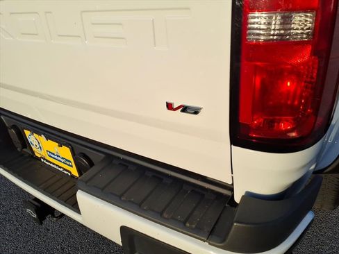 Used 2022 Chevrolet Colorado LT AWD/4WD image 7