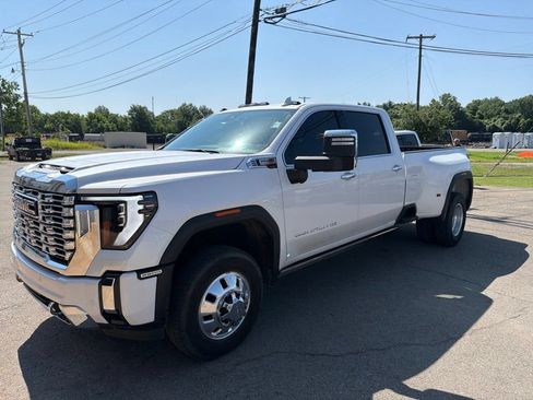 Used 2024 GMC Sierra 3500 Denali w/ Denali Reserve Package AWD/4WD image 1