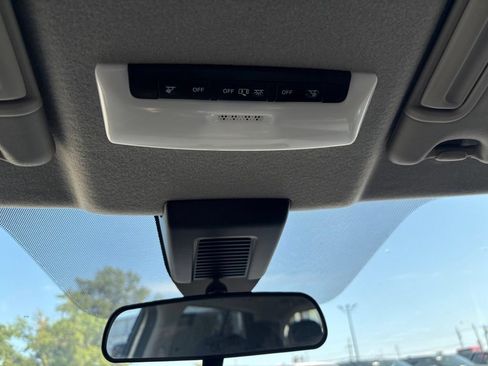 Used 2021 Nissan Kicks S FWD image 23