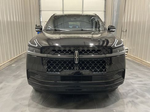 Used 2025 Lincoln Navigator Reserve w/ Jet Appearance Package image 2