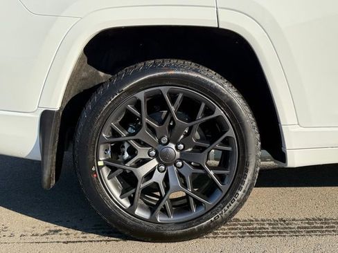 New 2026 Jeep Grand Cherokee L Summit image 17