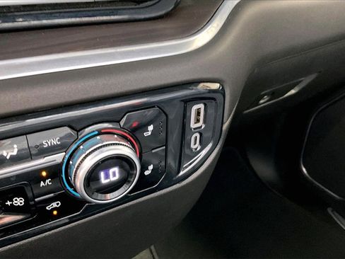 Used 2025 GMC Sierra 1500 SLT image 13