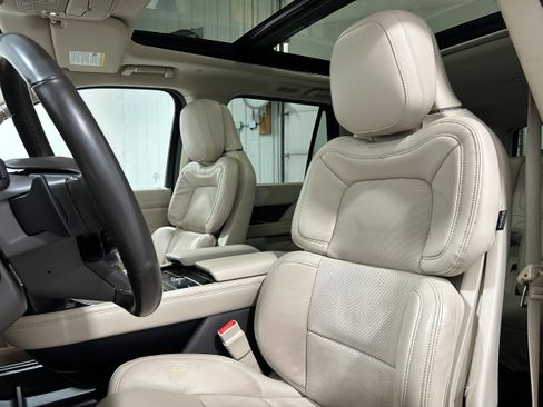 Used 2020 Lincoln Navigator L Reserve w/ Luxury Package AWD/4WD image 25