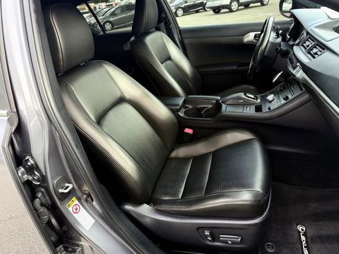 Used 2013 Lexus CT 200h w/ F Sport Pkg w/Nuluxe Trim FWD image 23