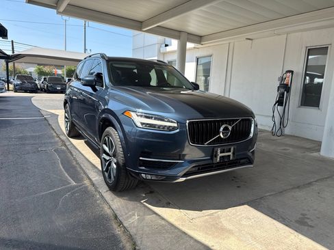 Used 2018 Volvo XC90 T5 Momentum w/ Convenience Package FWD image 3