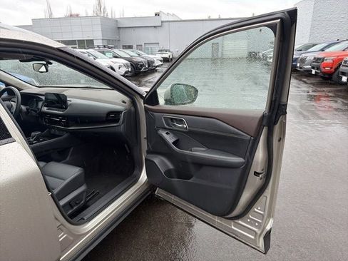 Used 2021 Nissan Rogue SL w/ Premium Package image 17