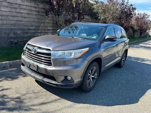 Used 2016 Toyota Highlander XLE w/ Protection Package #3 AWD/4WD image 1
