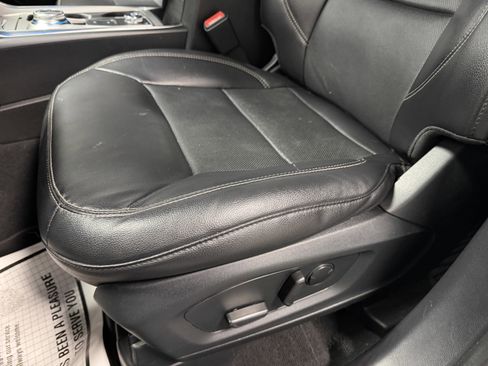 Used 2022 Ford Explorer Limited w/ Limited Technology Package image 23