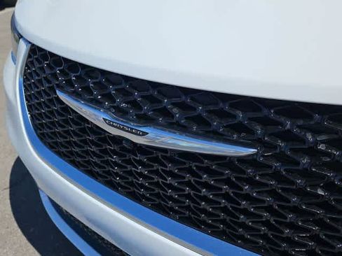 New 2026 Chrysler Pacifica Pinnacle AWD/4WD image 11