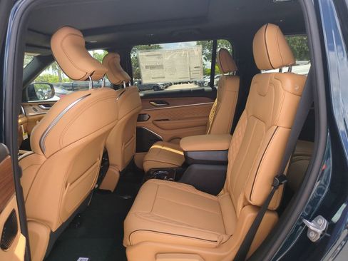 New 2026 Jeep Grand Cherokee L Summit w/ Obsidian Package AWD/4WD image 15