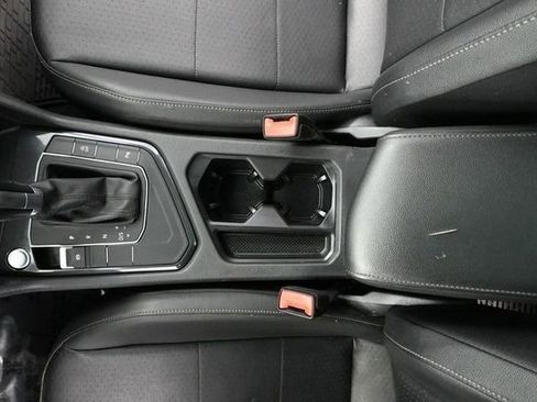 Used 2019 Volkswagen Tiguan SEL Premium R-Line image 32