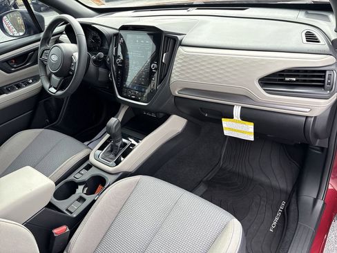 Used 2025 Subaru Forester Premium image 31