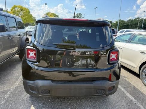 Used 2016 Jeep Renegade 75th Anniversary FWD image 4