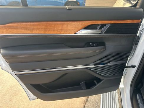 Used 2022 Jeep Grand Wagoneer Series III image 27