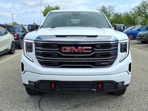 Used 2024 GMC Sierra 1500 AT4 w/ Technology Package AWD/4WD image 8