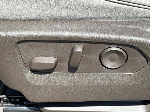 Used 2025 GMC Yukon XL Elevation w/ Technology Package AWD/4WD image 16