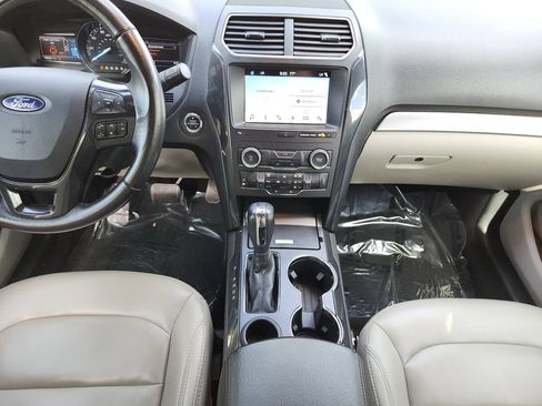 Used 2019 Ford Explorer XLT w/ Equipment Group 202A FWD image 14