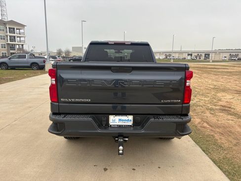 Used 2020 Chevrolet Silverado 1500 Custom w/ Custom Value Package image 7