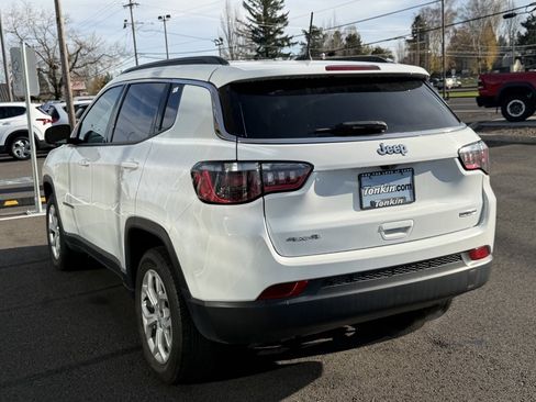 Used 2024 Jeep Compass Latitude image 5