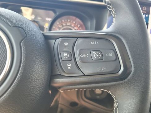 Used 2025 Jeep Wrangler Unlimited Rubicon AWD/4WD image 27