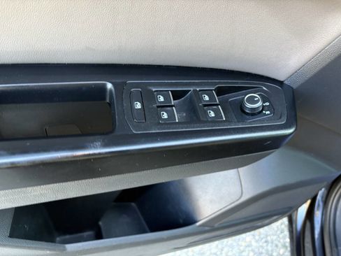 Used 2021 Volkswagen Atlas Cross Sport S image 33