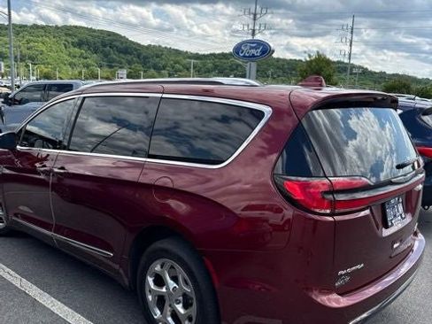 Used 2021 Chrysler Pacifica Limited w/ Uconnect Theater Family Group AWD/4WD image 8