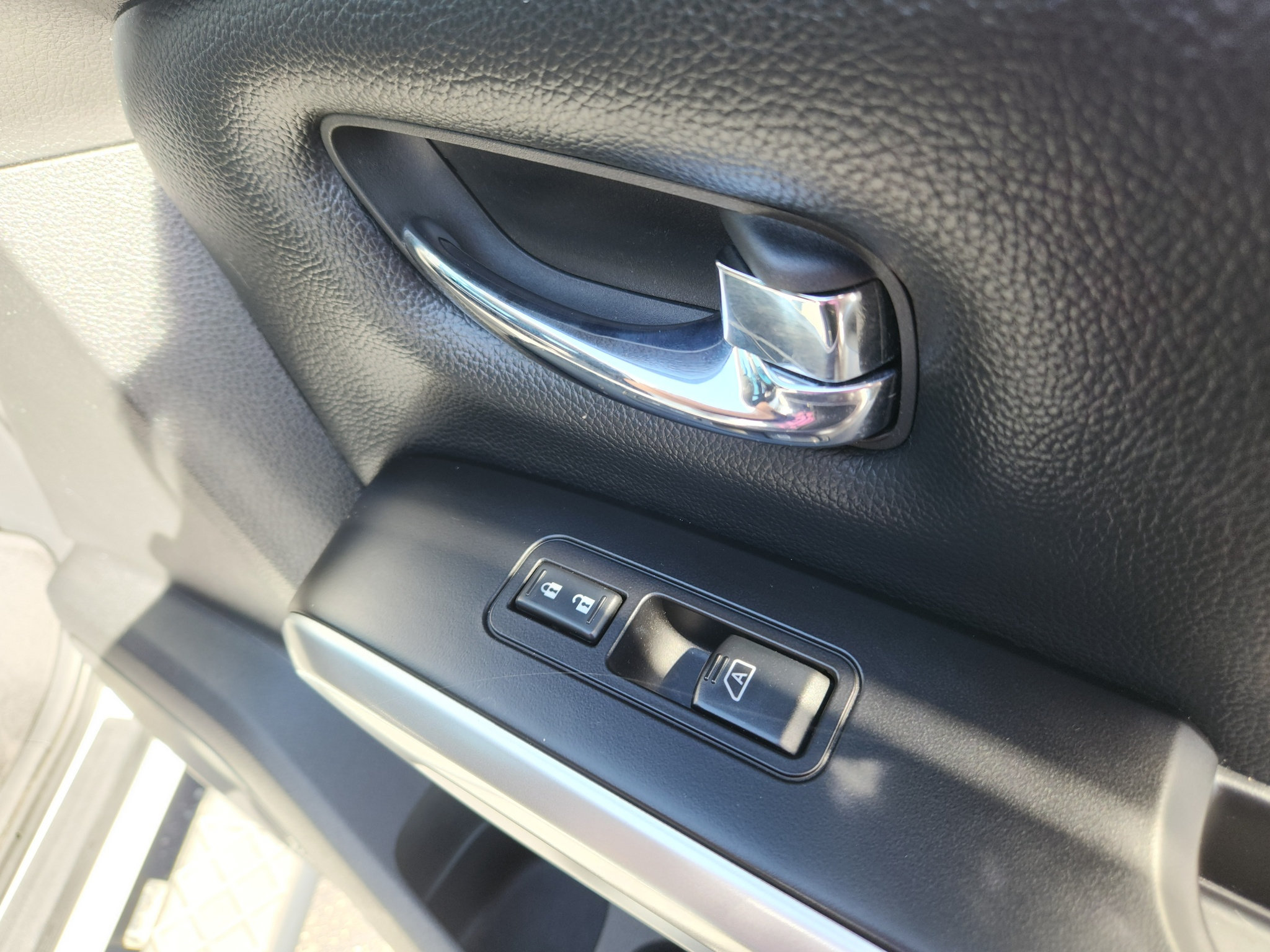 Used 2018 Nissan Titan PRO-4X w/ Pro-4x Convenience Package AWD/4WD image 35