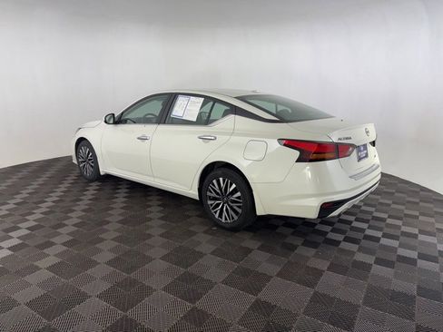 Used 2023 Nissan Altima 2.5 SV w/ SV Premium Package image 7