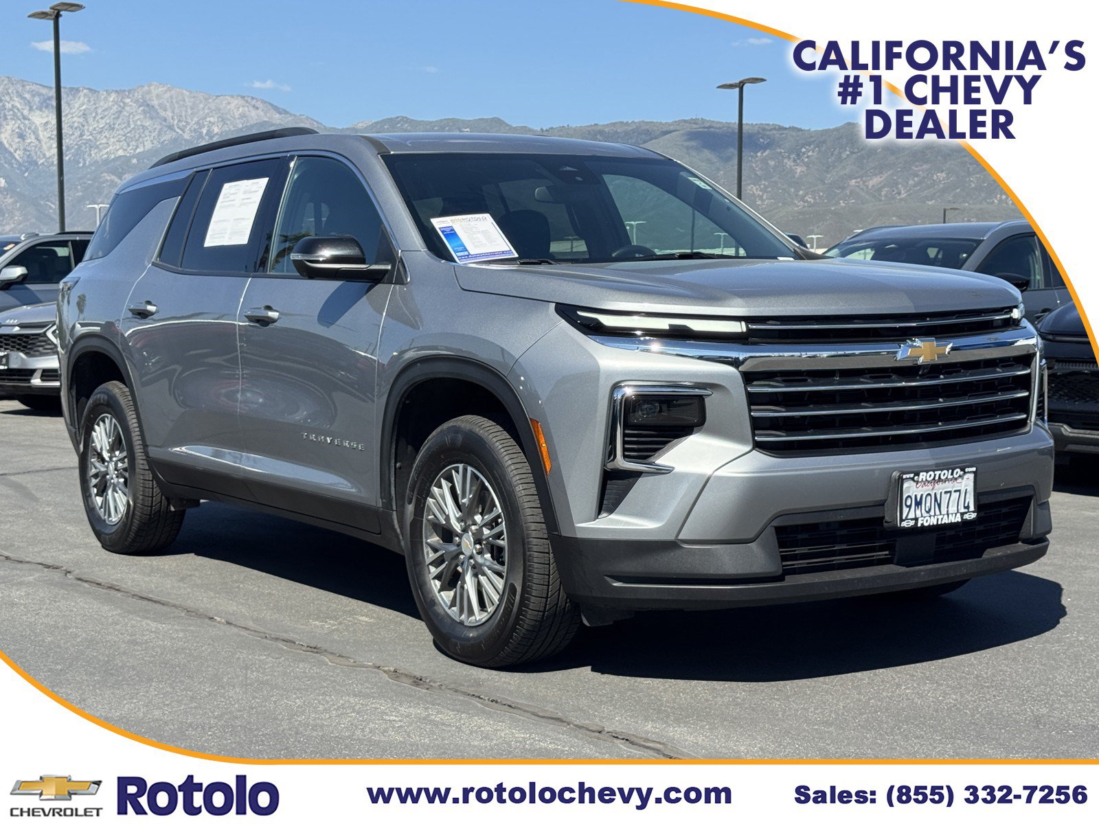 Used 2024 Chevrolet Traverse LT FWD image 1