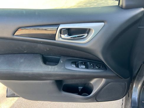 Used 2017 Nissan Pathfinder S FWD image 10