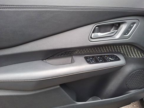 Used 2024 Nissan Ariya AWD image 9