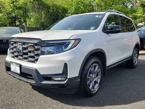 Certified 2024 Honda Passport TrailSport image 3