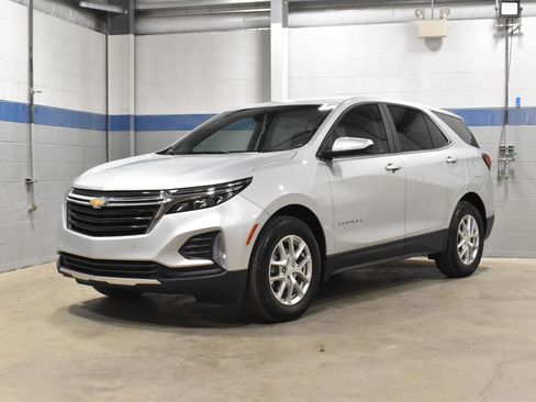 Used 2022 Chevrolet Equinox LT w/ Driver Convenience Package FWD image 2