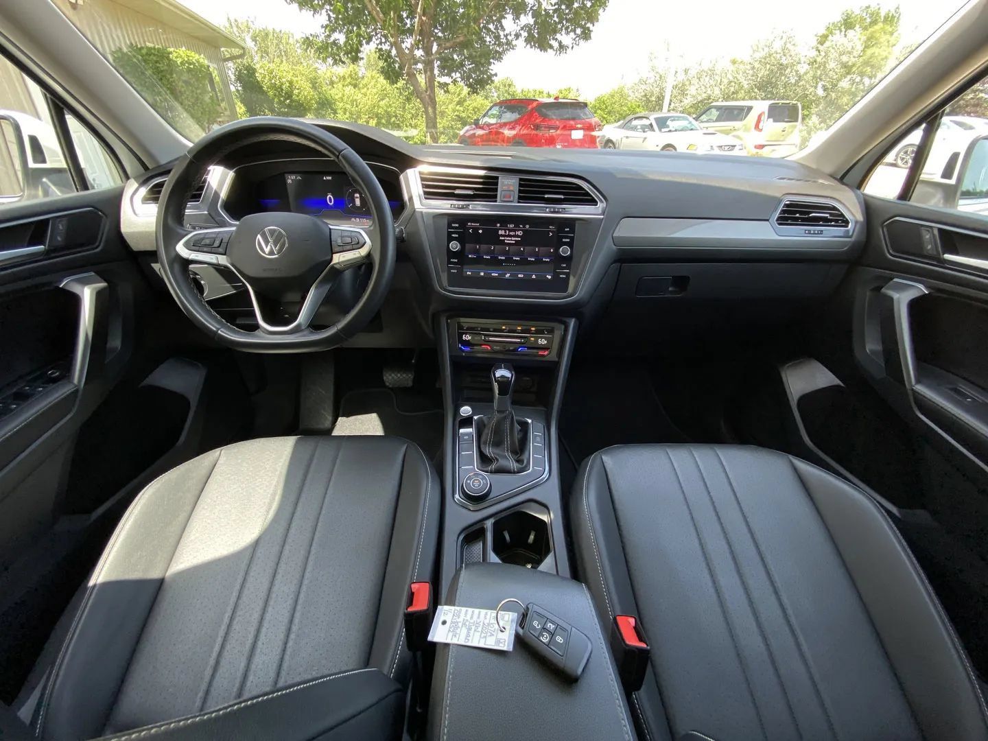 Used 2023 Volkswagen Tiguan SE w/ Panoramic Sunroof Package AWD/4WD image 15