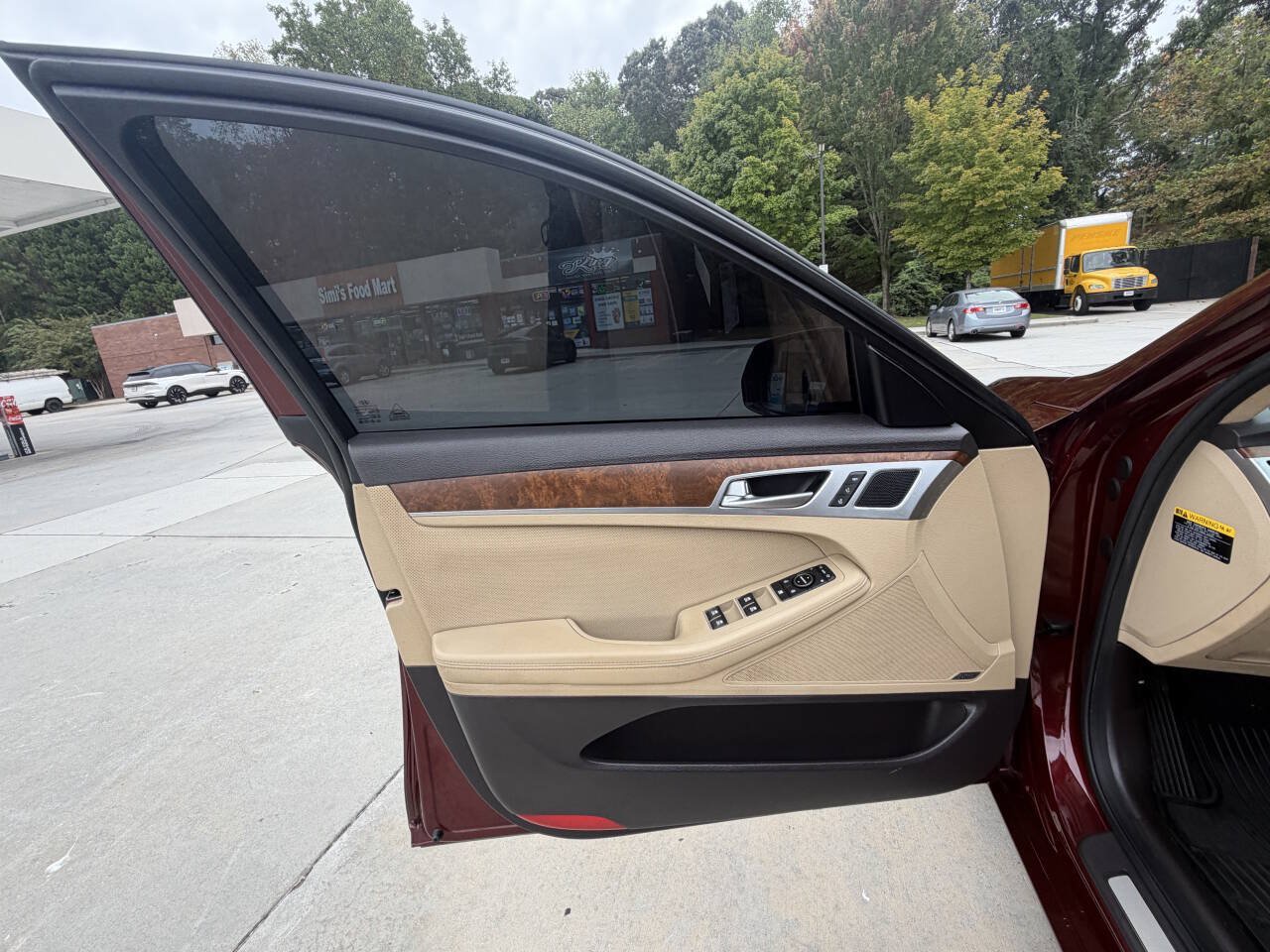 Used 2016 Hyundai Genesis 3.8 image 19
