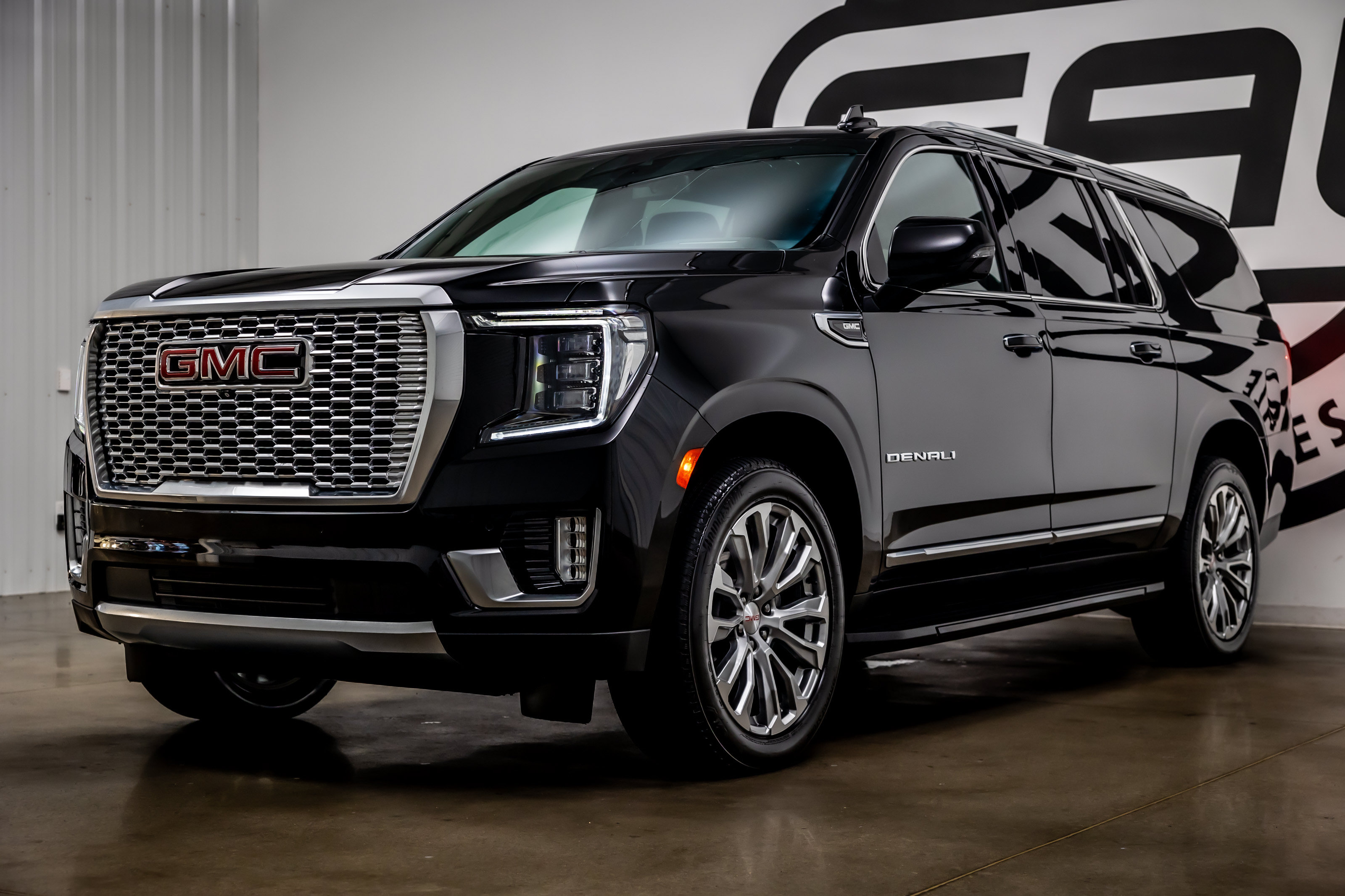 Used 2023 GMC Yukon XL Denali AWD/4WD image 25