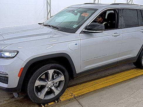Used 2024 Jeep Grand Cherokee Limited 4xe AWD/4WD image 3