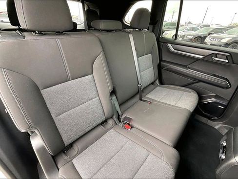 Used 2025 GMC Acadia Elevation image 22