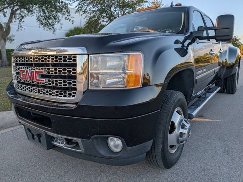 Used 2014 GMC Sierra 3500 Denali image 9