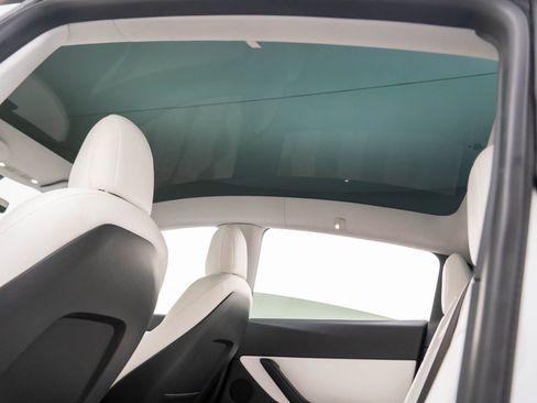 Used 2021 Tesla Model Y Long Range image 16