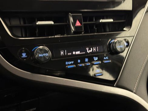 Used 2024 Toyota Camry SE image 25