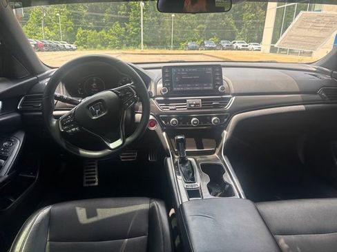 Used 2018 Honda Accord Sport image 5