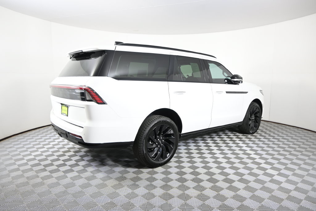 Used 2026 Lincoln Navigator Reserve w/ Jet Appearance Package AWD/4WD image 6