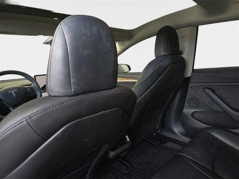 Used 2022 Tesla Model 3 image 13