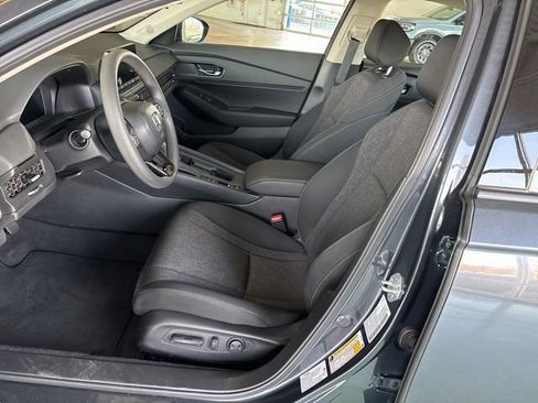 Used 2025 Honda Accord SE image 4