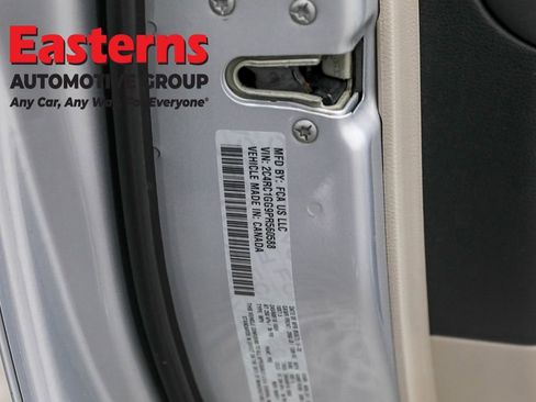 Used 2023 Chrysler Pacifica Limited image 55