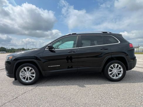 Used 2019 Jeep Cherokee Latitude Plus FWD image 4