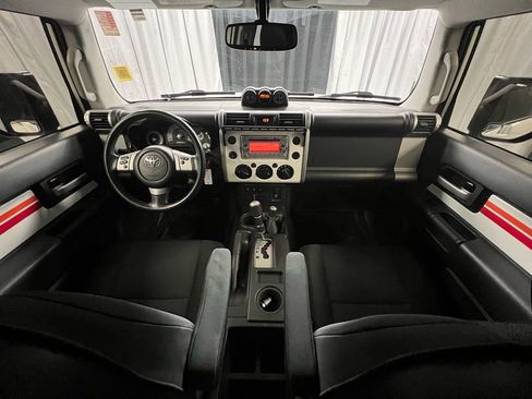 Used 2014 Toyota FJ Cruiser 4WD image 18