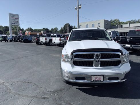 Used 2020 RAM 1500 Classic SLT w/ Luxury Group image 2